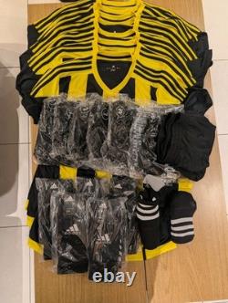 Kit de football 7 contre 7 Adidas noir et jaune tout neuf