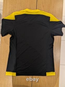 Kit de football 7 contre 7 Adidas noir et jaune tout neuf