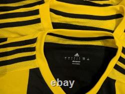Kit de football 7 contre 7 Adidas noir et jaune tout neuf
