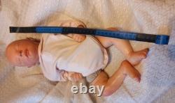 Poupée reborn neuve, authentique, petite 'Callie' avec cheveux 43 cm